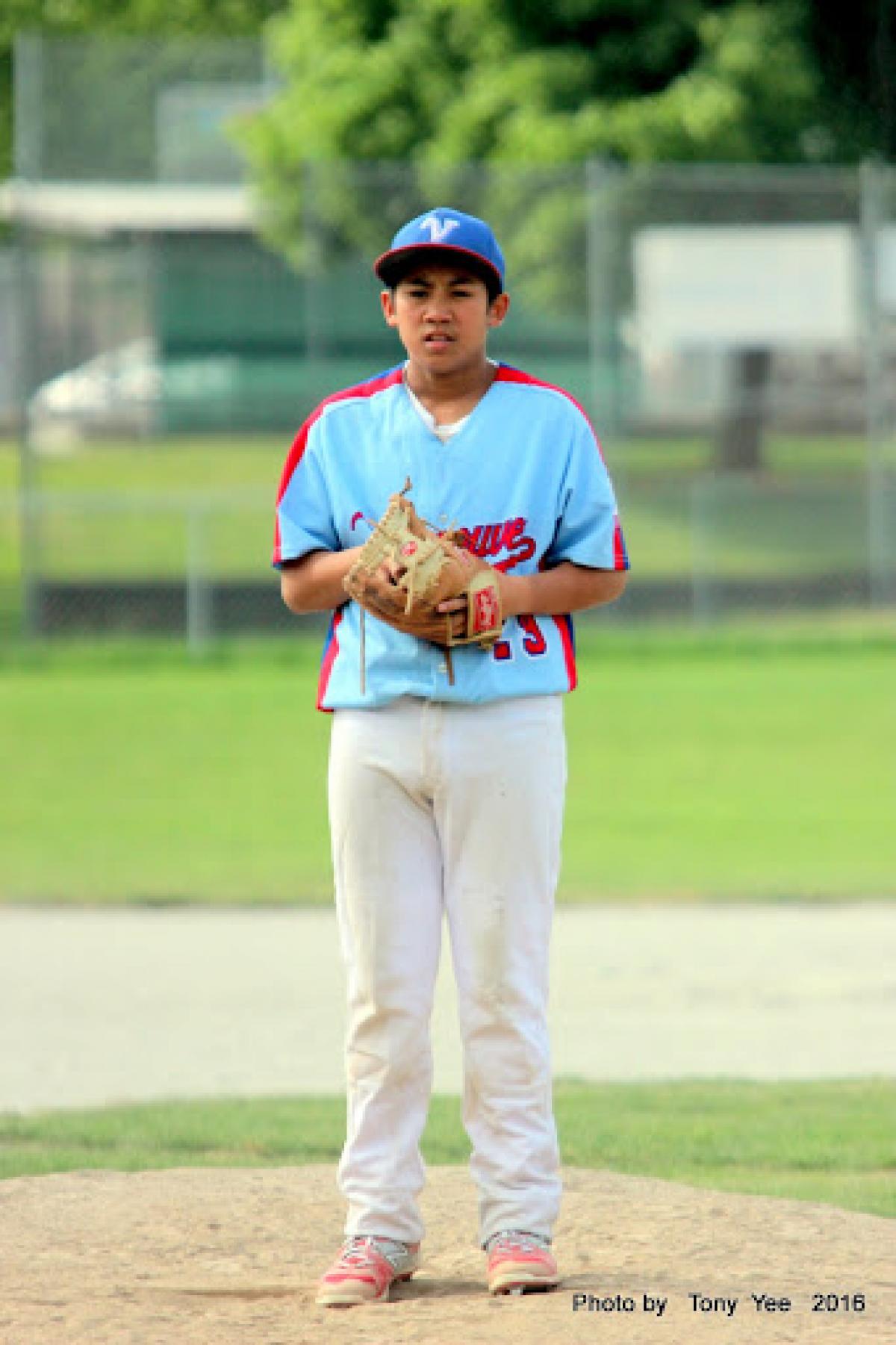 Expos Split The 4 Game Weekend; Disappointing Sunday Drops VanMinor Just Below Provincial Qualification Line Heading Into May Long Weekend Tournament 