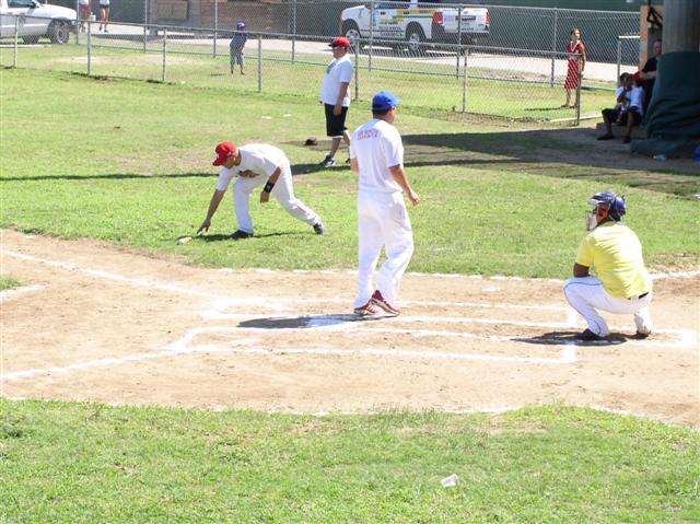 Alcalde de Guanica anota carrera durante este partido
